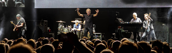 The O2 Arena: Deep Purple (+ Blue Öyster Cult) London Roger Glover (76), Ian Paice (74), Ian Gillan (77), Don Airey (74), Simon McBride (43)