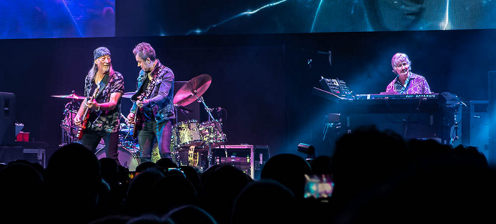 The O2 Arena: Deep Purple (+ Blue Öyster Cult) London Roger Glover, Simon McBride, Don Airey