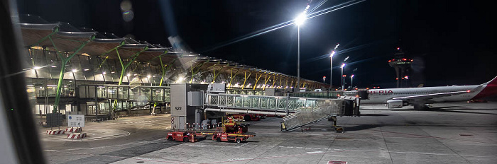 Aeropuerto Adolfo Suárez Madrid-Barajas 2022-11-11 Flug IBE6833 Madrid-Barajas (MAD/LEMD) - Santiago de Chile (SCL/SCEL)