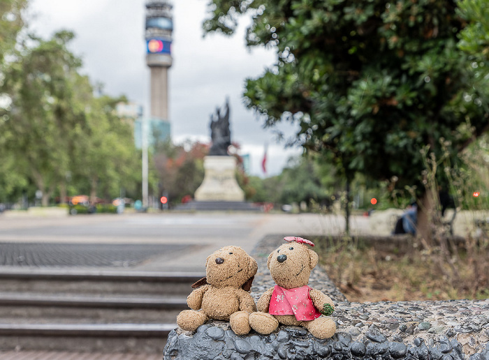 Santiago de Chile Bandejón Central Alameda Bernardo O'Higgins: Teddy und Teddine Monumento a los Heroes de la concepción Torre Entel