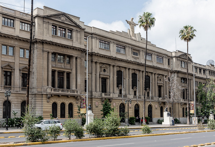 Avenida Libertador Bernardo O'Higgins: Casa Central Universidad Católica Santiago de Chile