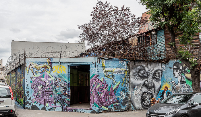 Santiago de Chile Barrio Brasil: Maturana / Erasmo Escala - Street Art