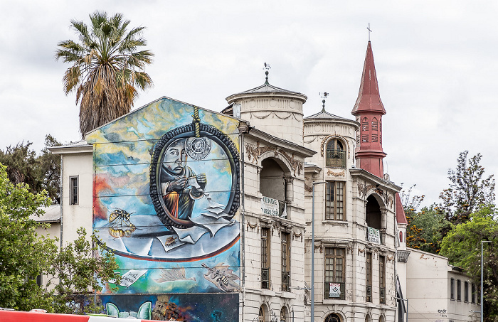 Santiago de Chile Matucana: Street Art, Santuario Cristo Pobre