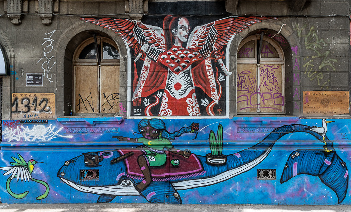 Santiago de Chile Providencia: Avenida Vicuña Mackenna: Street Art