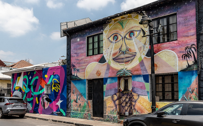 Santiago de Chile Barrio Bellavista: Bombero Nuñez - Street Art