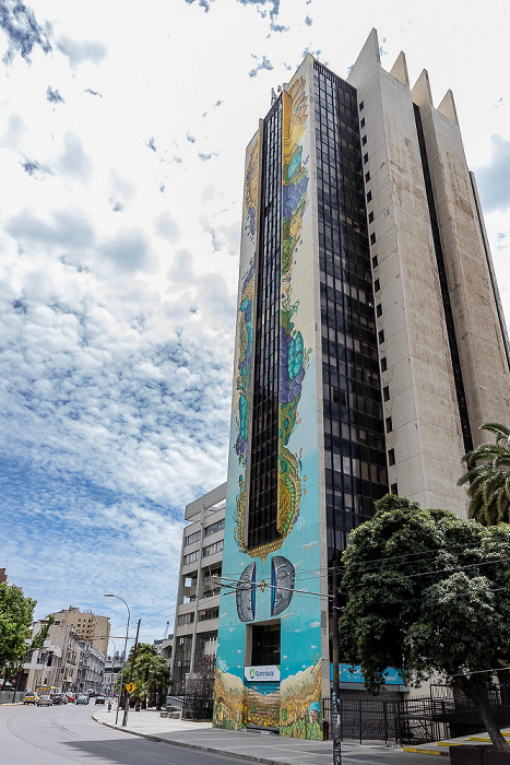 Valparaíso Avenida Brasil: Edificio Centenario mit Street Art