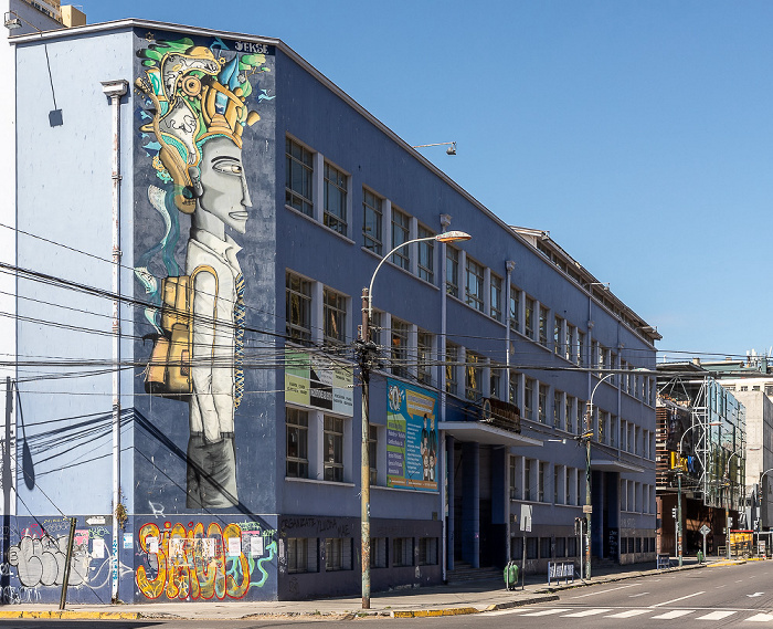 Valparaíso Avenida Brasil: Liceo Mixto Matilde Brandau de Ross mit Street Art