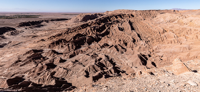 San Pedro de Atacama Blick vom Pukará de Quitor: Valle de la Muerte, Salar de Atacama