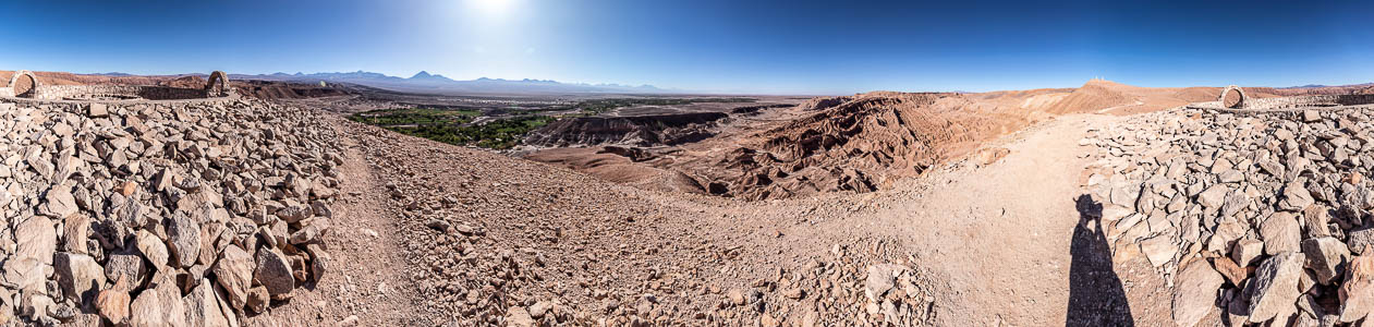 Blick vom Pukará de Quitor: Valle de la Muerte, Valle del Río San Pedro de Atacama und Cordillera Occidental (Anden) Puerta del Sol