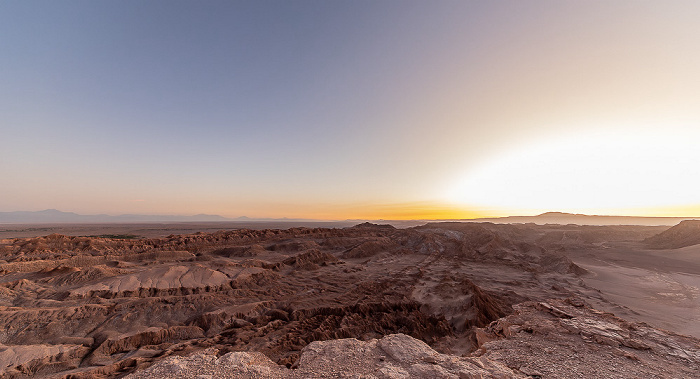 Reserva nacional los Flamencos Blick vom Mirador Piedra del Coyote: Cordillera de la Sal (Atacama) mit dem Valle de la Luna