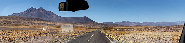 Altiplano Ruta 23-CH, Anden mit dem Volcán Miñiques (links)