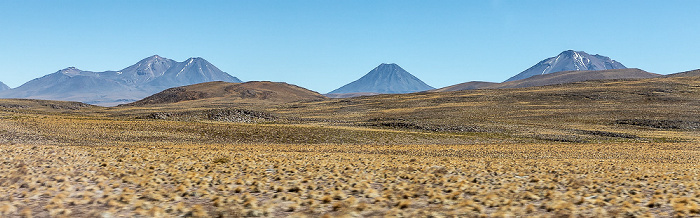 Altiplano Anden mit v.l. Cerro Lejía, Cerro Chiliques und Cerro Miscanti