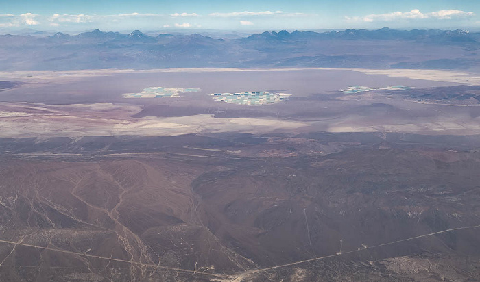 Salar de Atacama mit den Minen der Sociedad Química y Minera (SQM) Región de Antofagasta