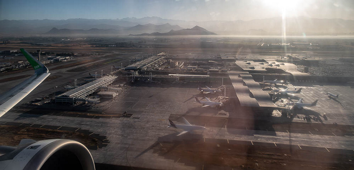 Santiago de Chile Aeropuerto Internacional Arturo Merino Benítez 2022-11-22 Flug SKU421 Santiago de Chile (SCL/SCEL) - El Tepual Int'l (PMC/SCTE) Luftbild aerial photo