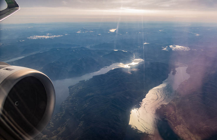 Patagonien Lago Panguipulli, Lago Riñihue (rechts) 2022-11-22 Flug SKU421 Santiago de Chile (SCL/SCEL) - El Tepual Int'l (PMC/SCTE) Luftbild aerial photo