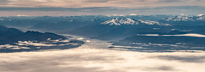 Patagonien Estuario de Reloncaví 2022-11-22 Flug SKU421 El Tepual Int'l (PMC/SCTE) - Teniente Julio Gallardo (PNT/SCNT) Luftbild aerial photo