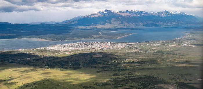 Provincia de Última Esperanza Canal Señoret, Puerto Natales 2022-11-22 Flug SKU421 El Tepual Int'l (PMC/SCTE) - Teniente Julio Gallardo (PNT/SCNT) Luftbild aerial photo