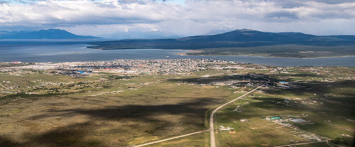 Puerto Natales 2022-11-22 Flug SKU421 El Tepual Int'l (PMC/SCTE) - Teniente Julio Gallardo (PNT/SCNT) Canal Señoret Luftbild aerial photo