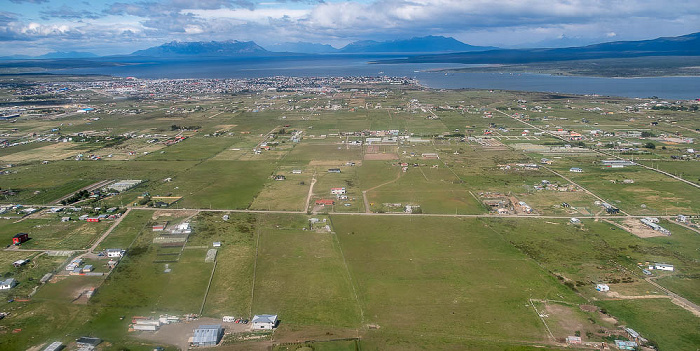 Puerto Natales 2022-11-22 Flug SKU421 El Tepual Int'l (PMC/SCTE) - Teniente Julio Gallardo (PNT/SCNT) Canal Señoret Luftbild aerial photo