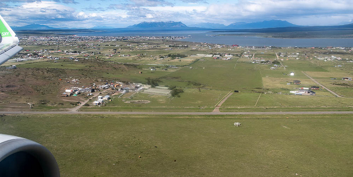 Puerto Natales 2022-11-22 Flug SKU421 El Tepual Int'l (PMC/SCTE) - Teniente Julio Gallardo (PNT/SCNT) Canal Señoret Luftbild aerial photo