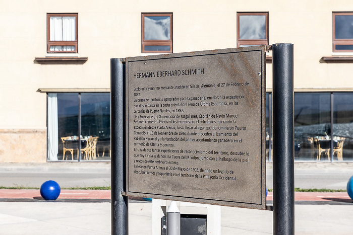 Avenida Pedro Montt: Infotafel zu Hermann Eberhard Schmidt Puerto Natales