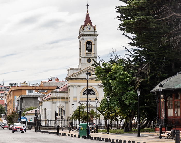 Plaza de Armas Benjamín Muñoz Gamero: Catedral de Punta Arenas Punta Arenas