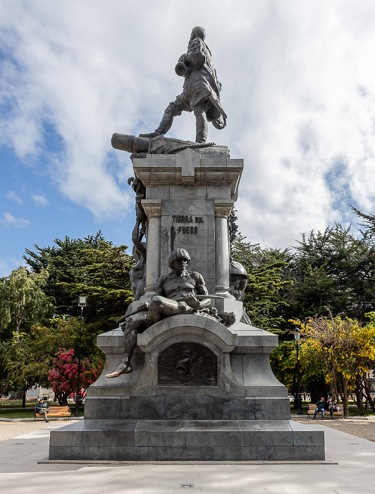 Punta Arenas Plaza de Armas Benjamín Muñoz Gamero: Denkmal Fernando de Magallanes