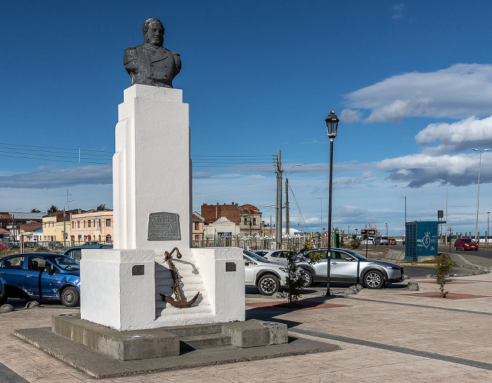 Punta Arenas Plaza Williams: Monumento Capitán De Fragata Juan Williams