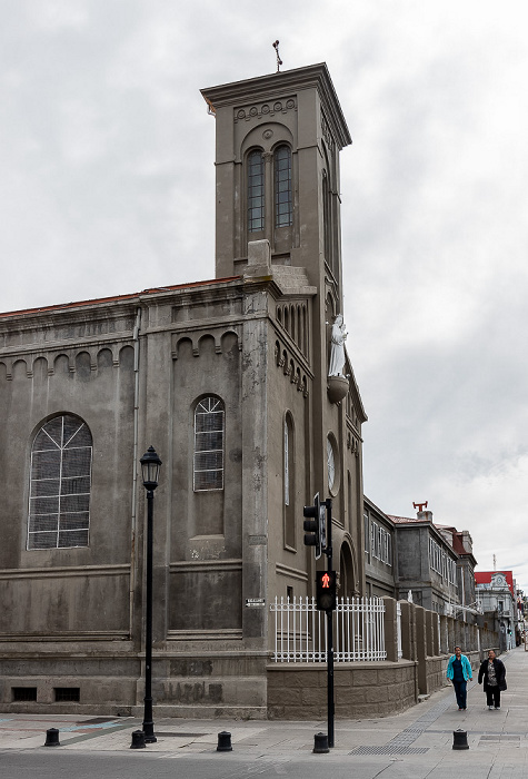 Punta Arenas Hernando de Magallanes / Avenida Cristobal Colón: Iglesia María Auxiliadora Avenida Cristóbal Colón