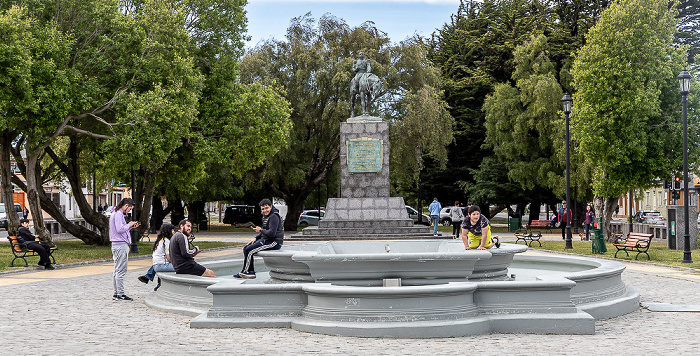 Parque Bandejón Avenida Presidente Manuel Bulnes: Monumento al Presidente Manuel Bulnes Prieto Punta Arenas