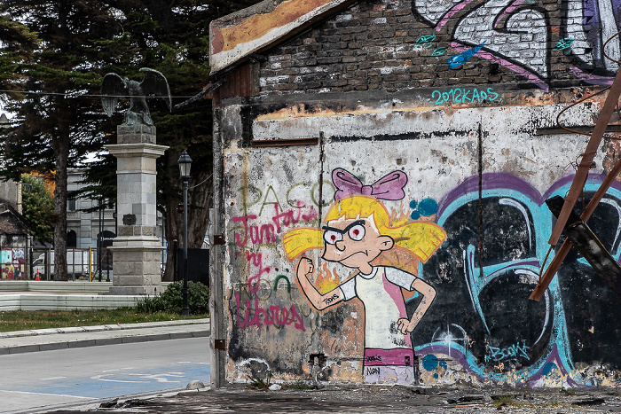 Punta Arenas Hernando de Magallanes: Street Art Monumento Las socidedades mutuales