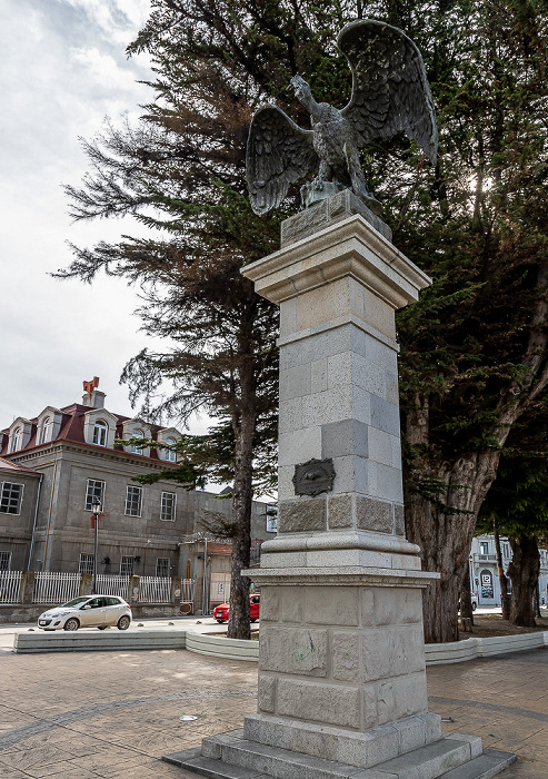 Punta Arenas Parque Central Avenida Cristóbal Colón: Monumento Las socidedades mutuales
