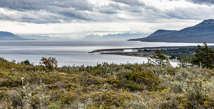 Magellanstraße, Monumento Natural Canquén Colorado mit Punta Sedger und Río San Juan Parque del Estrecho de Magallanes