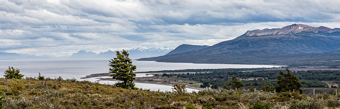 Magellanstraße, Monumento Natural Canquén Colorado mit Punta Sedger und Río San Juan Parque del Estrecho de Magallanes