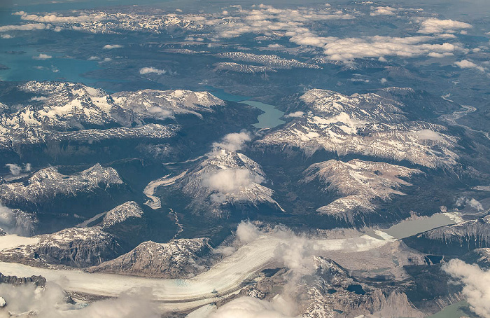 Patagonien Campo de hielo patagónico norte 2022-11-29 Flug LAN1160 Carlos Ibanez Del Campo Int'l (PUQ/SCCI) - Santiago de Chile (SCL/SCEL) Lago Bertrand Lago Plomo Luftbild aerial photo