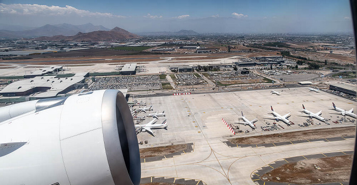 Santiago de Chile Aeropuerto Internacional Arturo Merino Benítez 2022-12-01 Flug IBE6830 Santiago de Chile (SCL/SCEL) - Madrid-Barajas (MAD/LEMD) Luftbild aerial photo