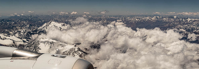 Provincia de San Juan Cordillera de la Ramada (Anden): Cerro Mercedario (links) 2022-12-01 Flug IBE6830 Santiago de Chile (SCL/SCEL) - Madrid-Barajas (MAD/LEMD) Luftbild aerial photo