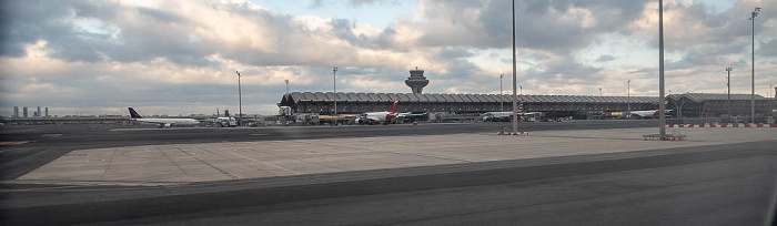 Aeropuerto Adolfo Suárez Madrid-Barajas 2022-12-02 Flug IBE3190 Madrid-Barajas (MAD/LEMD) - München Franz Josef Strauß (MUC/EDDM) Cuatro Torres Business Area Torre Caja Madrid Torre de Cristal Torre Espacio Torre Sacyr Vallehermoso