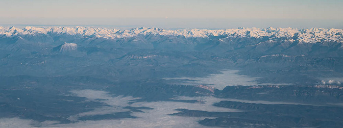 Spanien Pyrenäen 2022-12-02 Flug IBE3190 Madrid-Barajas (MAD/LEMD) - München Franz Josef Strauß (MUC/EDDM) Luftbild aerial photo