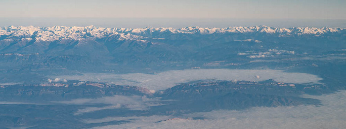 Spanien Pyrenäen 2022-12-02 Flug IBE3190 Madrid-Barajas (MAD/LEMD) - München Franz Josef Strauß (MUC/EDDM) Luftbild aerial photo