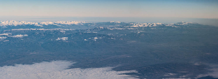 Spanien Pyrenäen 2022-12-02 Flug IBE3190 Madrid-Barajas (MAD/LEMD) - München Franz Josef Strauß (MUC/EDDM) Luftbild aerial photo