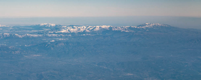 Spanien Pyrenäen 2022-12-02 Flug IBE3190 Madrid-Barajas (MAD/LEMD) - München Franz Josef Strauß (MUC/EDDM) Luftbild aerial photo