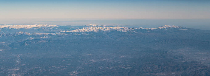 Spanien Pyrenäen 2022-12-02 Flug IBE3190 Madrid-Barajas (MAD/LEMD) - München Franz Josef Strauß (MUC/EDDM) Luftbild aerial photo