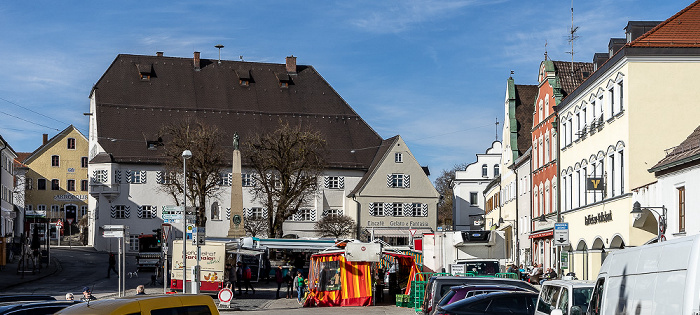 Ebersberg Altstadt: Marienplatz mit Mariensäule, Rathaus