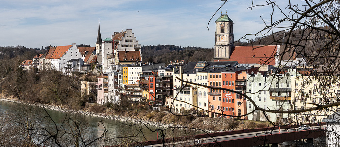 Blick vom Kellerbergweg: Inn, Altstadt mit Burgkapelle St. Ägidien, Wasserburg und Pfarrkirche St. Jakob Wasserburg am Inn