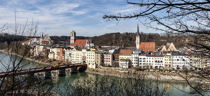 Wasserburg am Inn Blick vom Kellerbergweg: Inn, Altstadt mit Wasserburg, Rote Brücke, Brucktor, Pfarrkirche St. Jakob, Frauenkirche und Rathaus