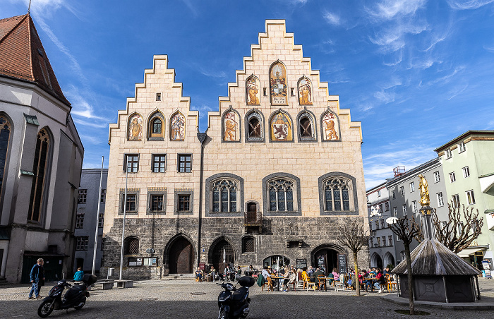 Altstadt: Marienplatz - Rathaus, Marienbrunnen Wasserburg am Inn