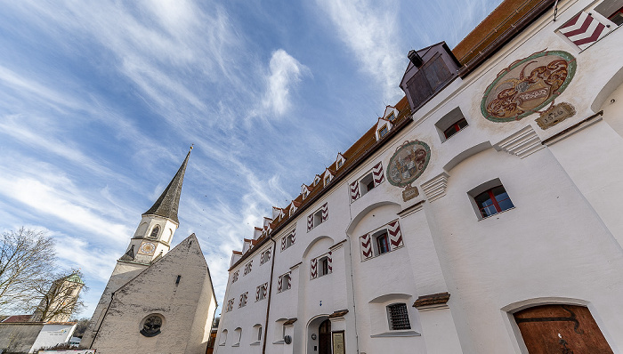 Altstadt: Auf der Burg - Burgkapelle St. Ägidien (links) Wasserburg am Inn