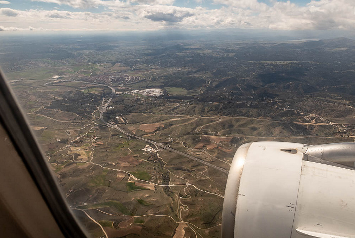 Comunidad de Madrid Autovía del Norte A-1 2023-03-24 Flug IBE3191 München Franz Josef Strauß (MUC/EDDM) - Madrid-Barajas (MAD/LEMD) San Agustín del Guadalix Luftbild aerial photo