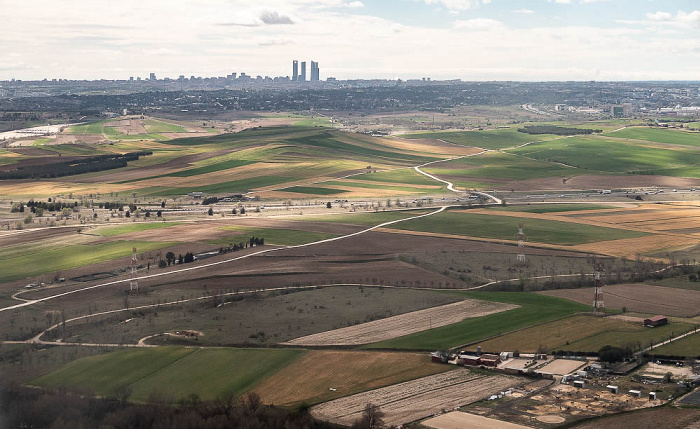 Madrid 2023-03-24 Flug IBE3191 München Franz Josef Strauß (MUC/EDDM) - Madrid-Barajas (MAD/LEMD) Cuatro Torres Business Area Luftbild aerial photo